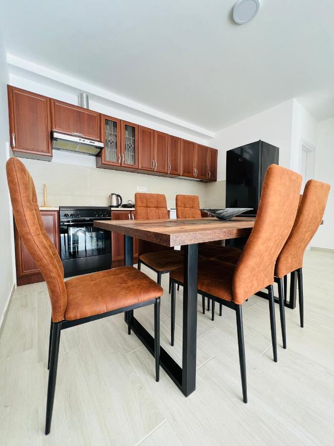 Apartment With Terrace And Private Parking Kotor Bagian luar foto
